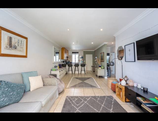 2 BEDROOM APARTMENT SOLD IN NEWLANDS